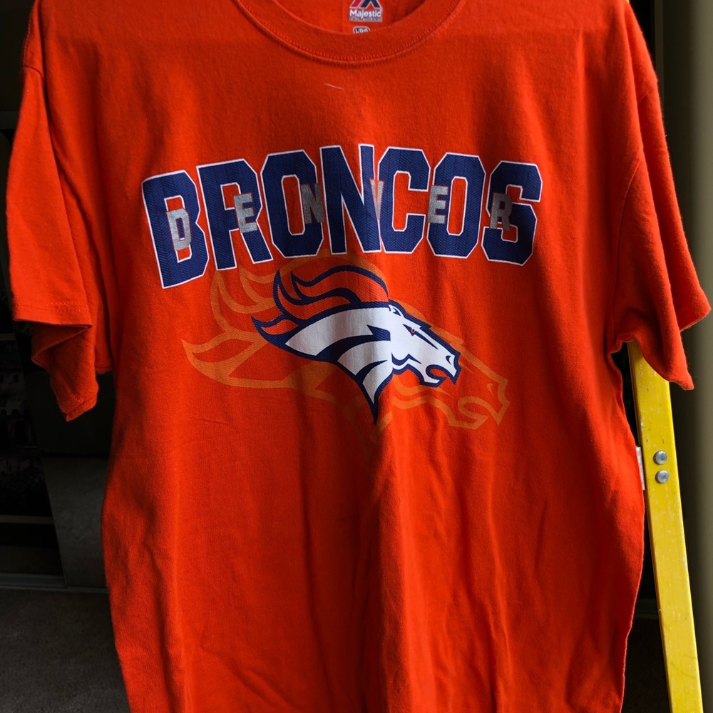 Broncos Men’s Large Tee OBO Excellent Condition